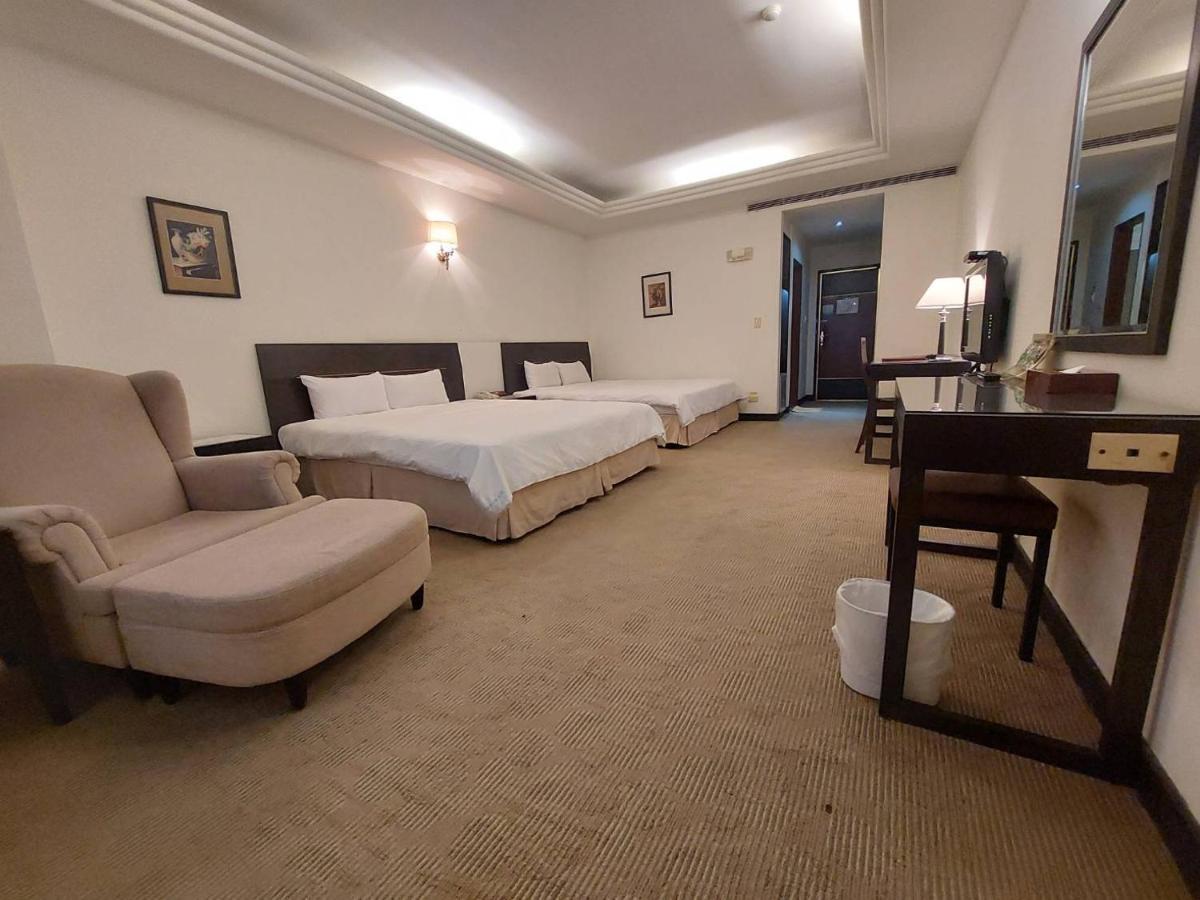 Herkang Hotel Taichung Esterno foto