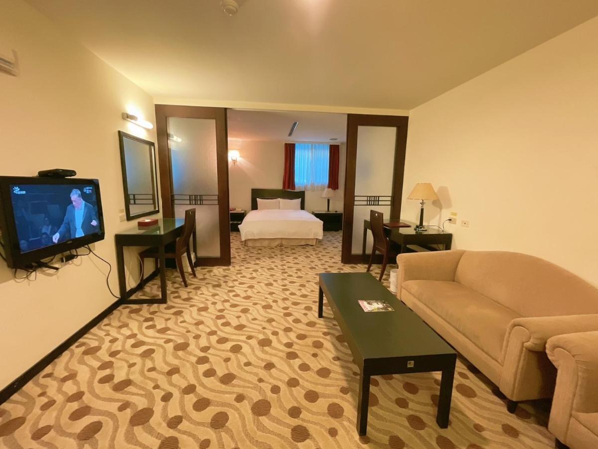 Herkang Hotel Taichung Esterno foto