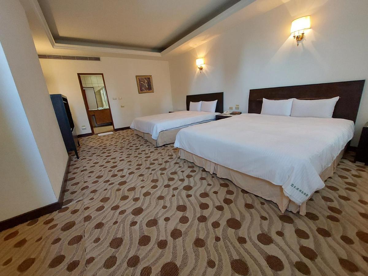 Herkang Hotel Taichung Esterno foto