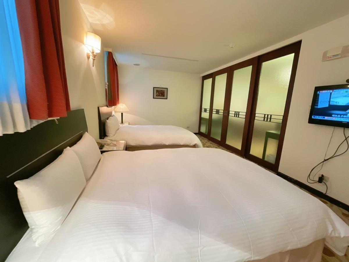 Herkang Hotel Taichung Esterno foto