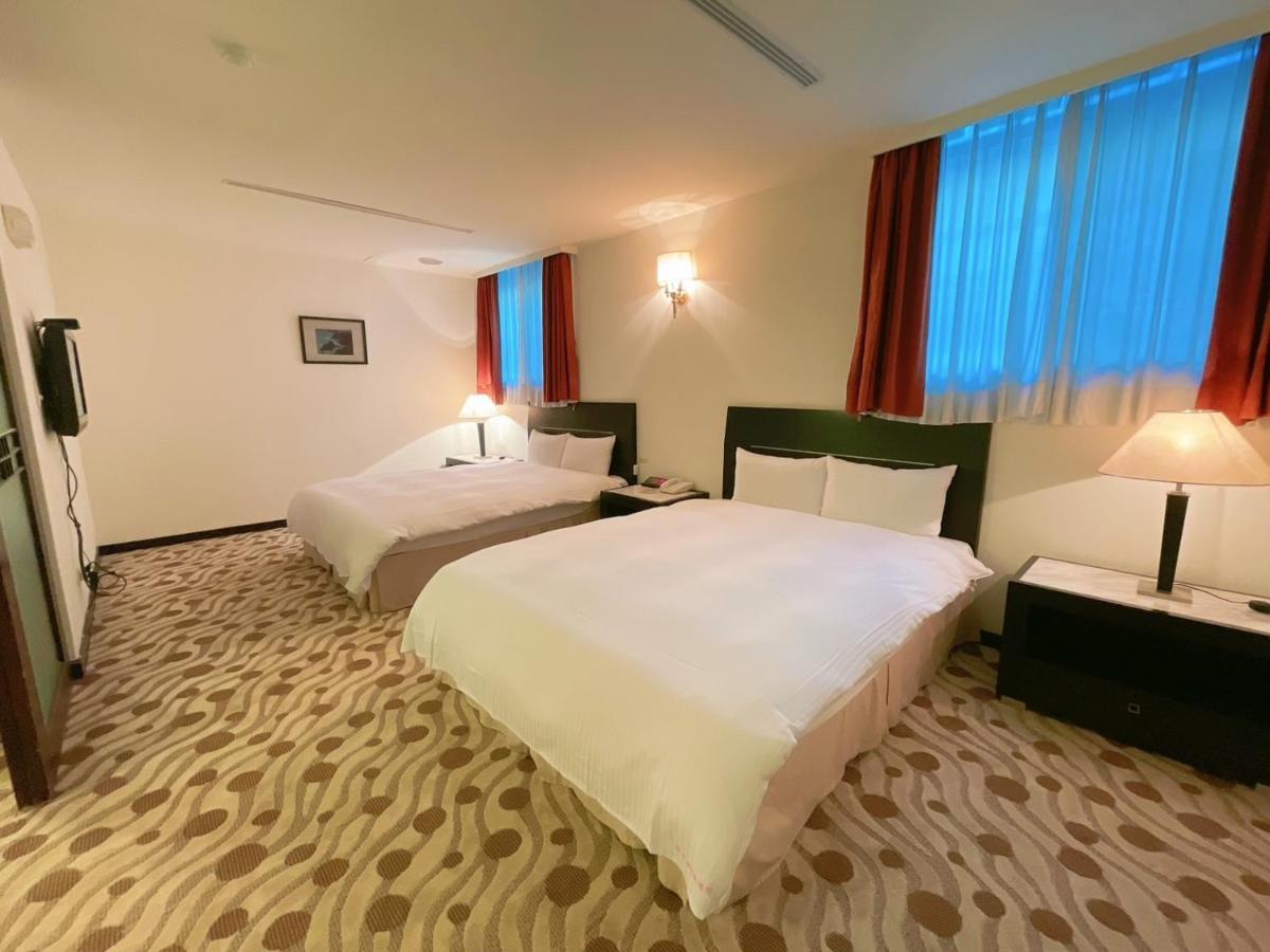 Herkang Hotel Taichung Esterno foto