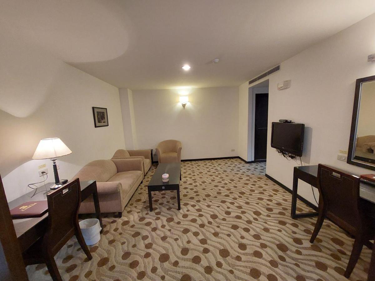 Herkang Hotel Taichung Esterno foto