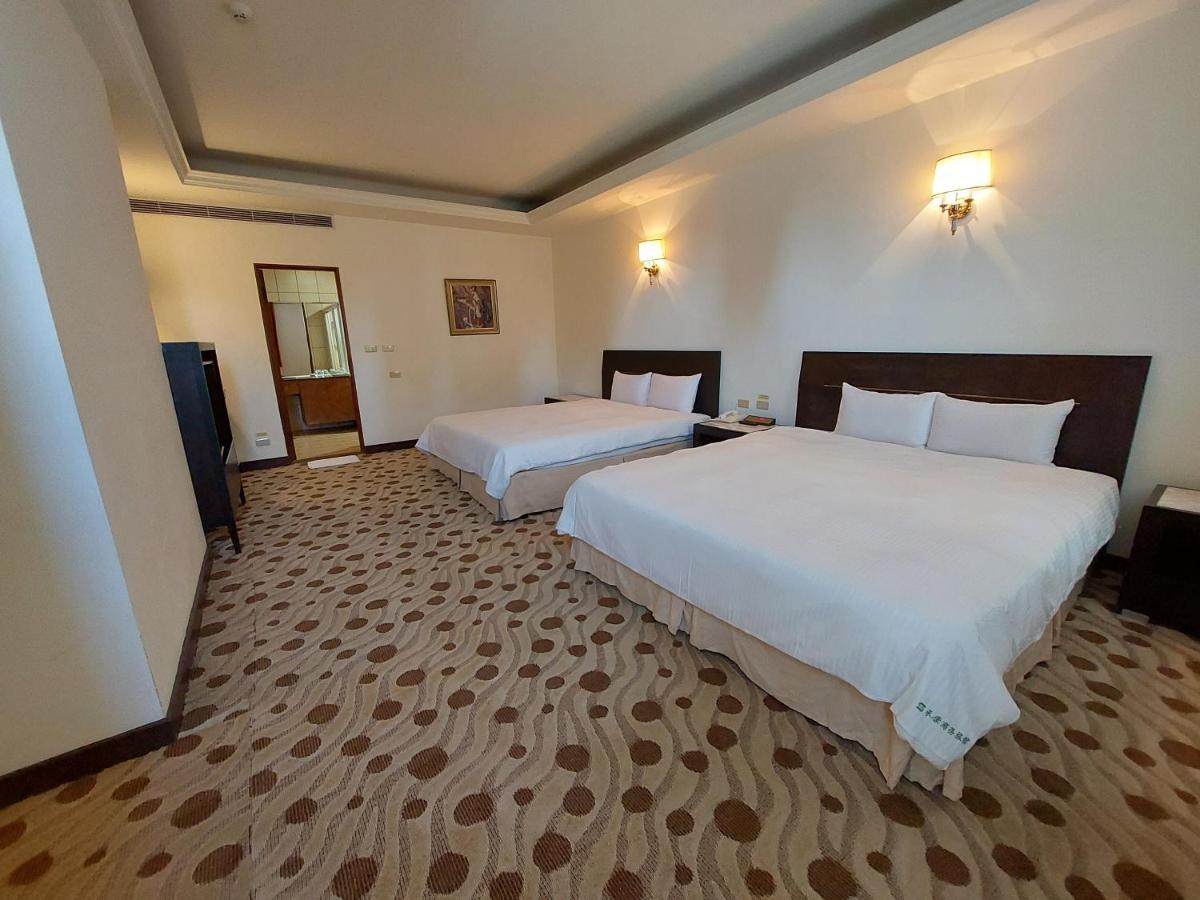 Herkang Hotel Taichung Esterno foto