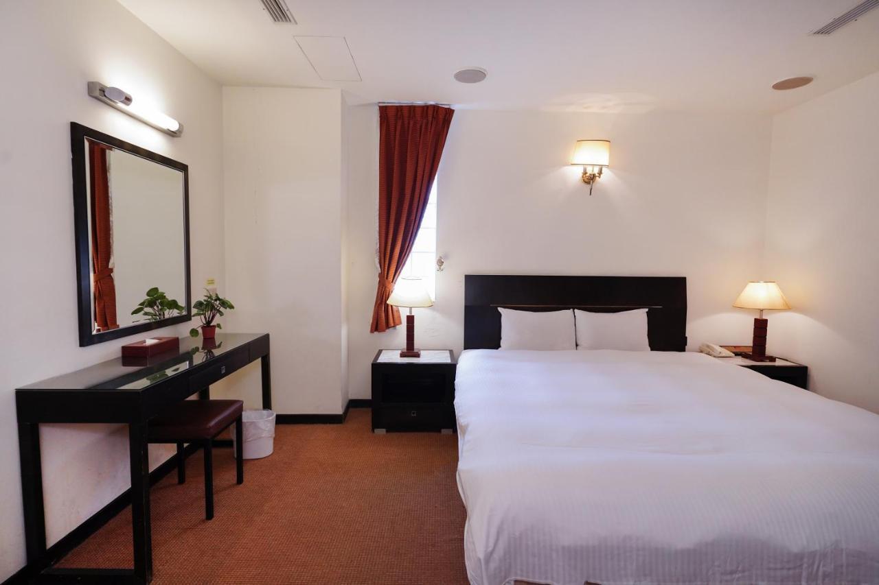 Herkang Hotel Taichung Esterno foto