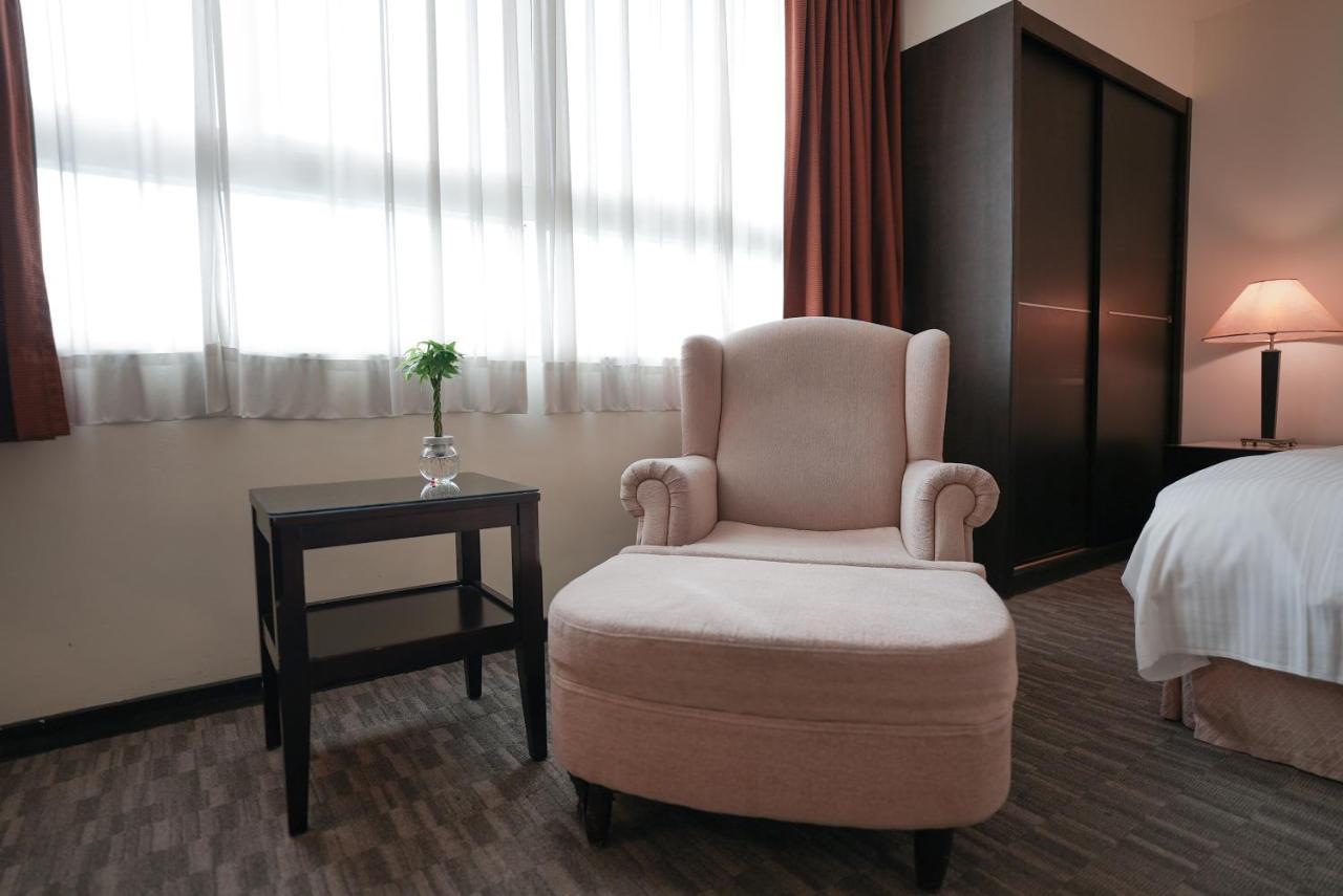 Herkang Hotel Taichung Esterno foto