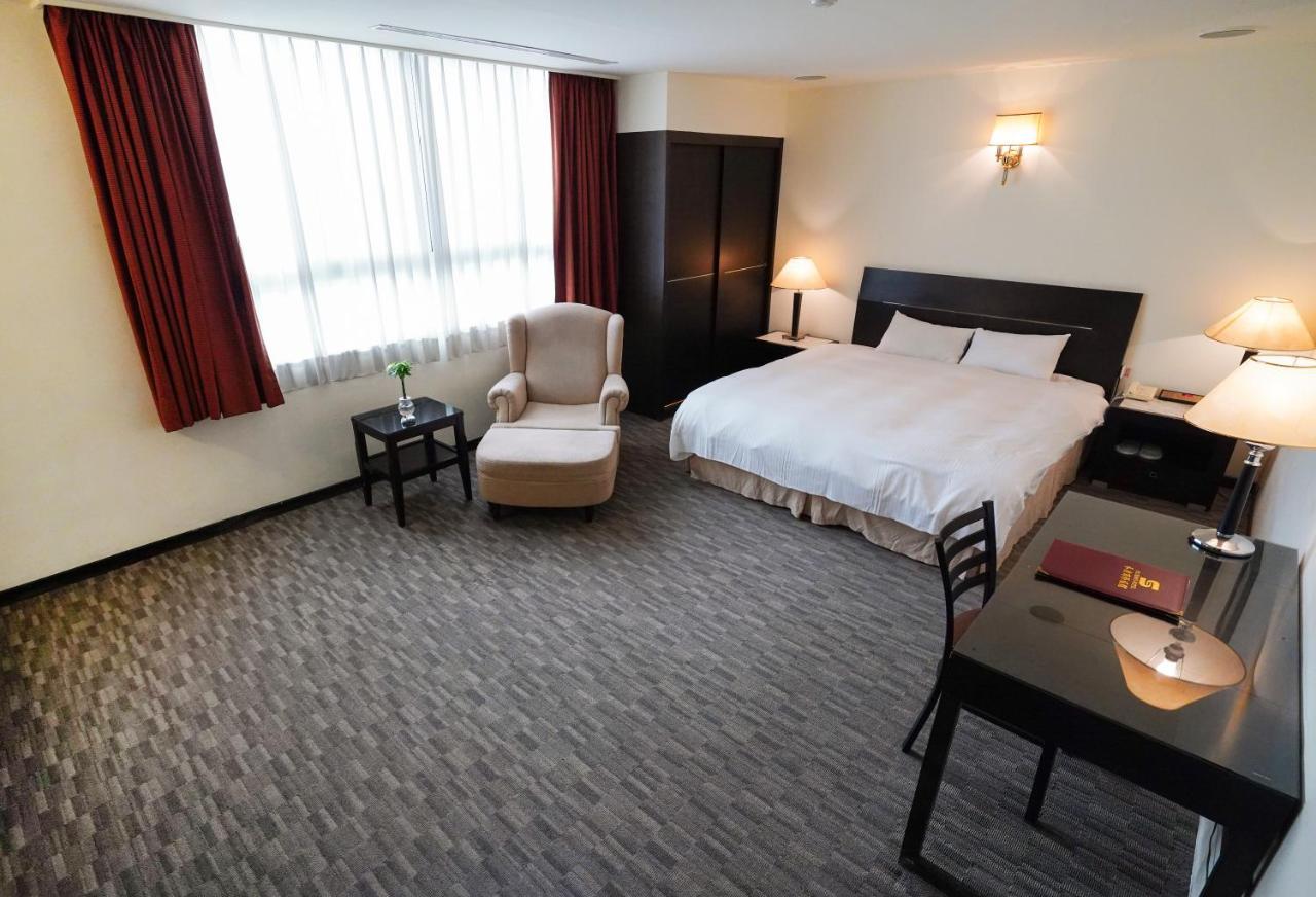 Herkang Hotel Taichung Esterno foto