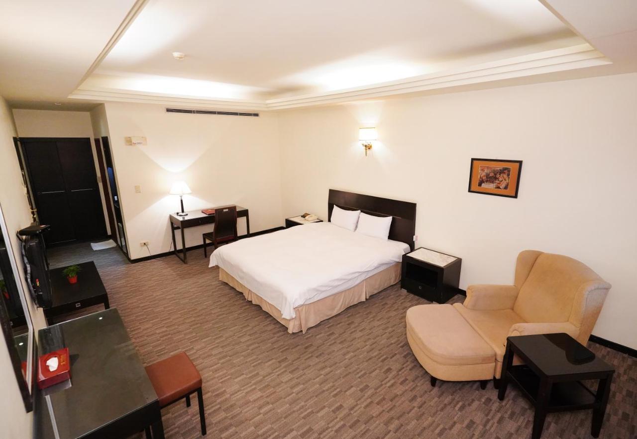 Herkang Hotel Taichung Esterno foto