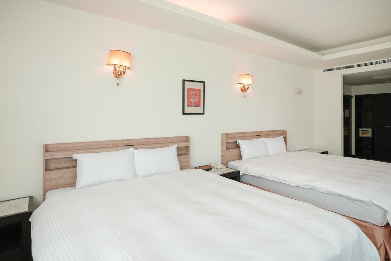 Herkang Hotel Taichung Esterno foto