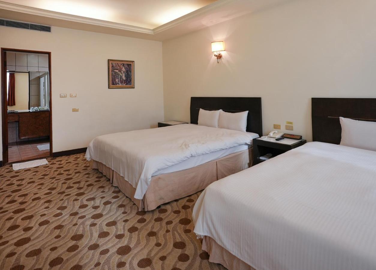 Herkang Hotel Taichung Esterno foto