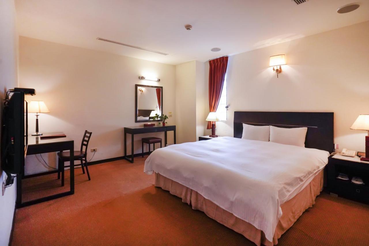 Herkang Hotel Taichung Esterno foto