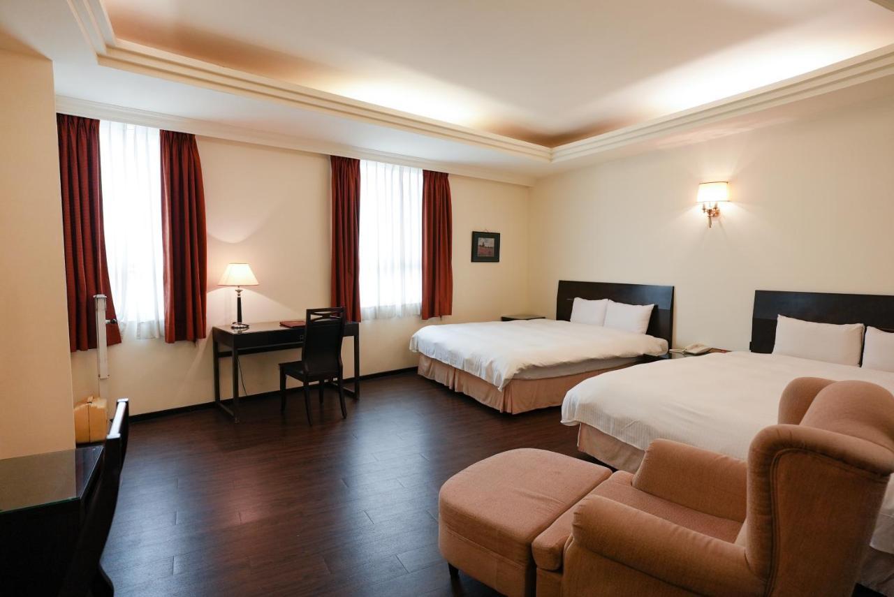 Herkang Hotel Taichung Esterno foto