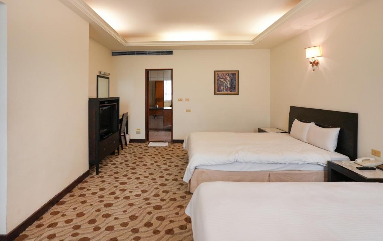 Herkang Hotel Taichung Esterno foto