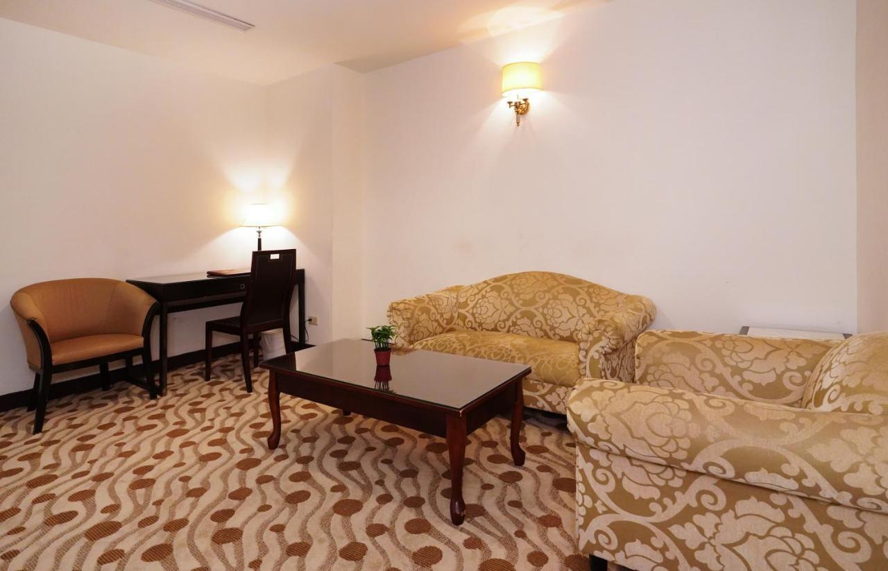 Herkang Hotel Taichung Esterno foto