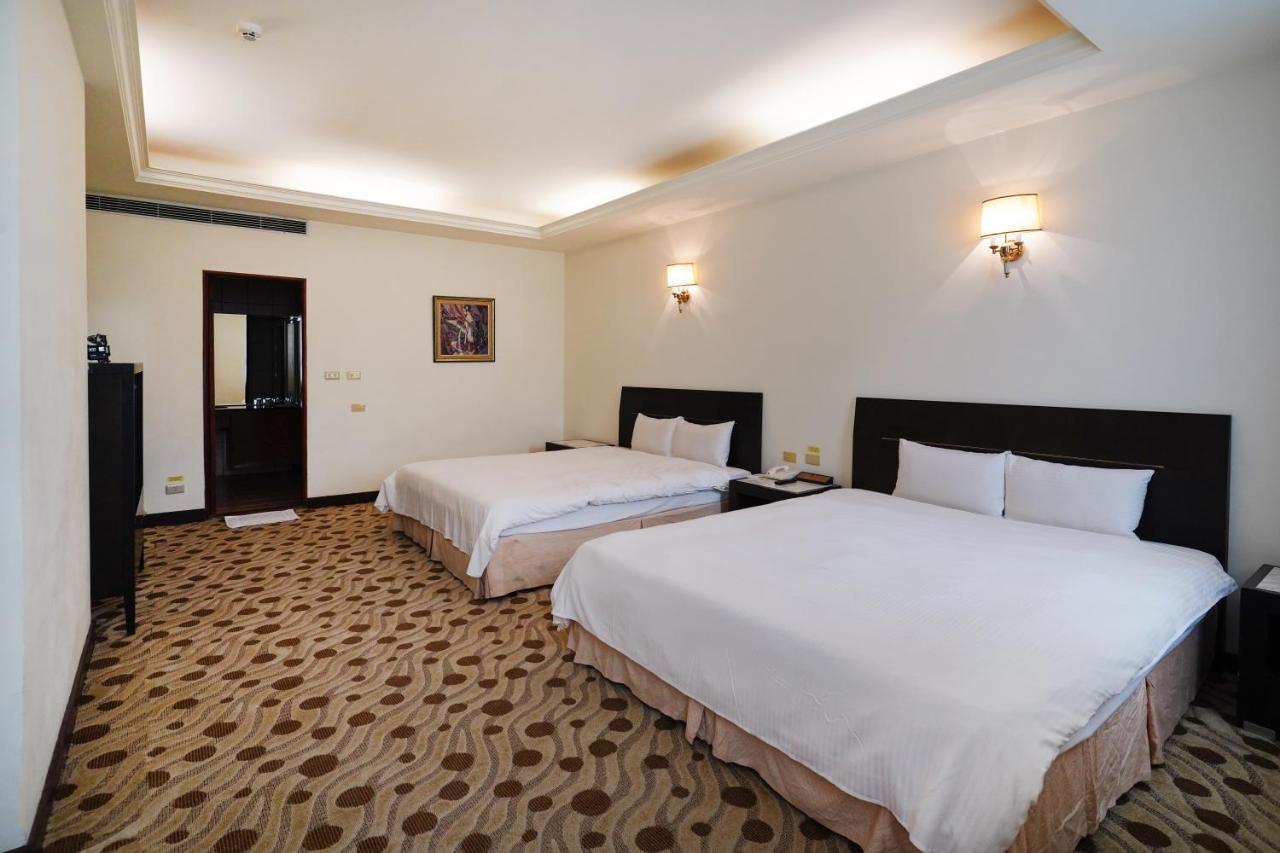 Herkang Hotel Taichung Esterno foto